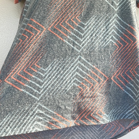 Womens LuLaRoe shirt size small - Picture 11 of 13